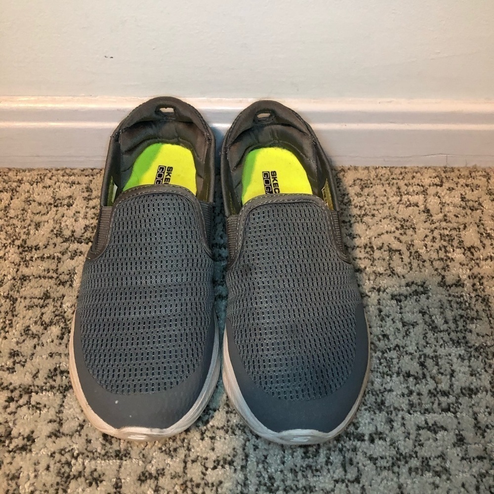Sketchers GOGA MAX Gray Tennis Shoes size 7.5